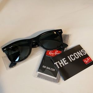 Black Ray-Bans - Wayfarer Classic